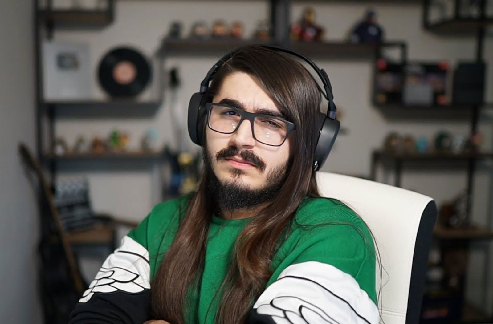 Twitch Yayıncısı; Yanlışlıkla Rota'nın Çıkmamış Şarkısını Dinletiyor Twitch Yayıncısı; Yanlışlıkla Rota'nın Çıkmamış Şarkısını Dinletiyor