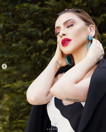 Hadise'den Çarpıcı İnstagram Paylaşımları