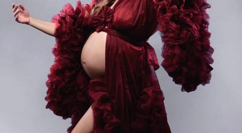 Meryem Uzerli'den Cesur Hamilelik Pozları