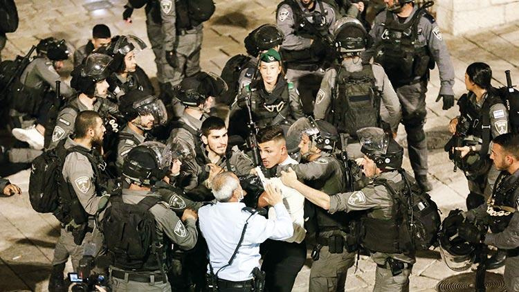 1 Filistinliye 20 İsrail polisi 1 Filistinliye 20 İsrail polisi