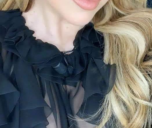 Hadise Göğüs Dekoltesi Magazinde Çok Konuşuldu!