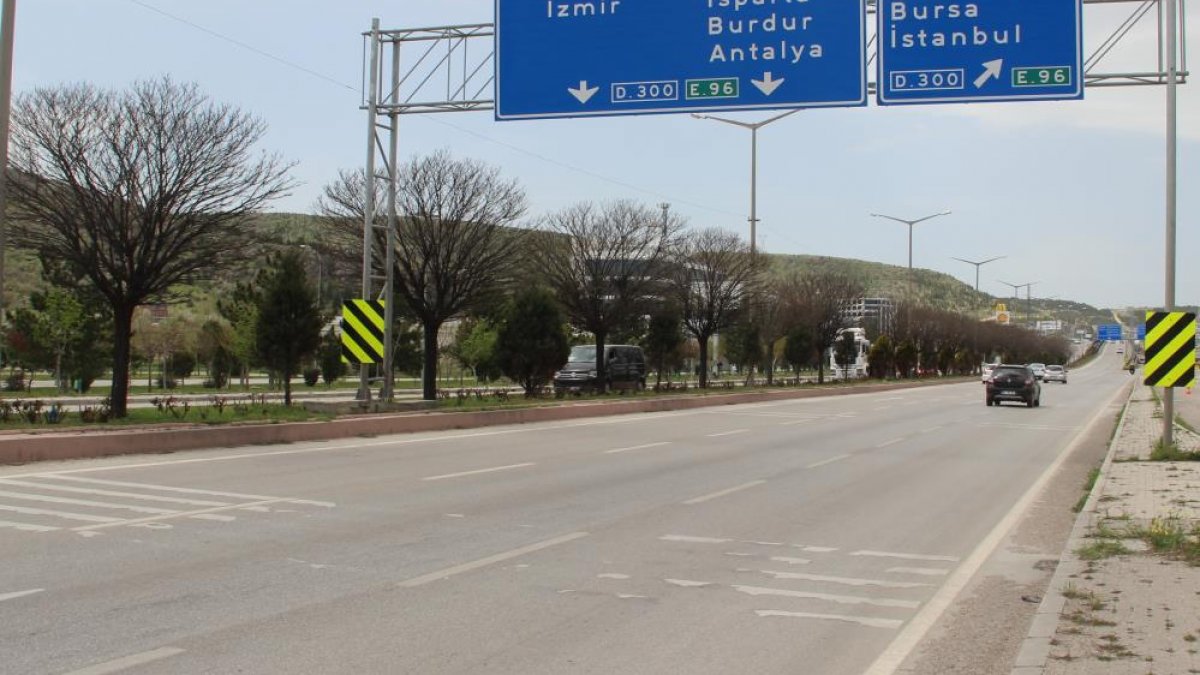 Afyonkarahisar'da otogarlar boş kaldı Afyonkarahisar'da otogarlar boş kaldı