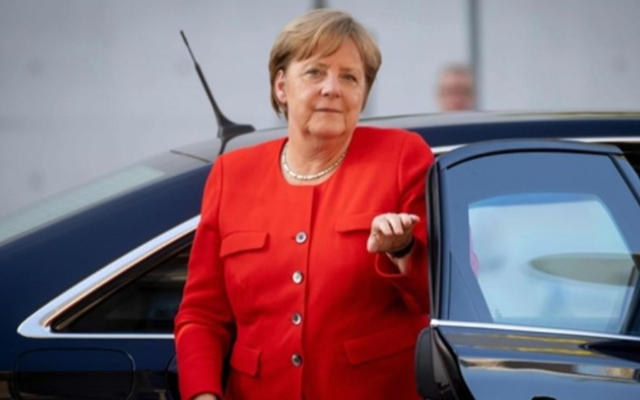 Almanya'da Merkel'in yerine geçecek isim belli oldu Almanya'da Merkel'in yerine geçecek isim belli oldu
