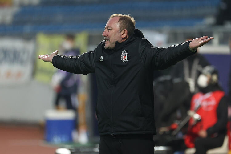 Beşiktaş'ta Sergen Yalçın'dan Cüneyt Çakır eleştirisi! "Lütfen bir açıklasınlar"