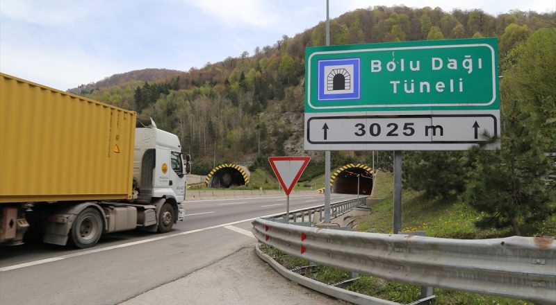 Bolu Dağı Tüneli'nden 2 günde 100 binden fazla araç geçti
