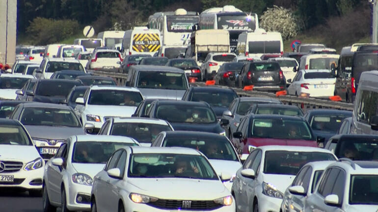 Bolu Dağı Tünelinin Ankara istikametinde trafik durdu