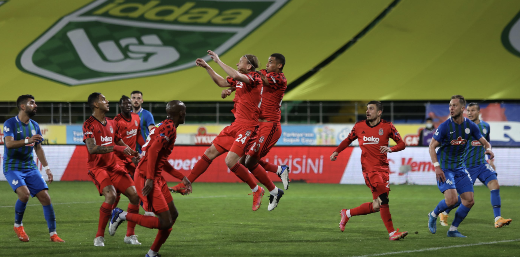 Çaykur Rizespor 2 - 3 Beşiktaş (MAÇ SONUCU) Çaykur Rizespor 2 - 3 Beşiktaş (MAÇ SONUCU)