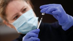 Yunanistan'da Türk öğretmenler, koronavirüs aşı listesine alınmadı