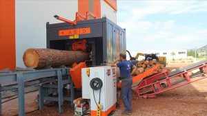 10 orman işçisinin yapacağı işi tek makineye sığdırdı