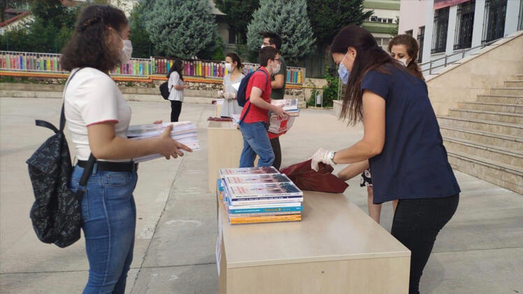 146 milyon kitap okullarda 146 milyon kitap okullarda