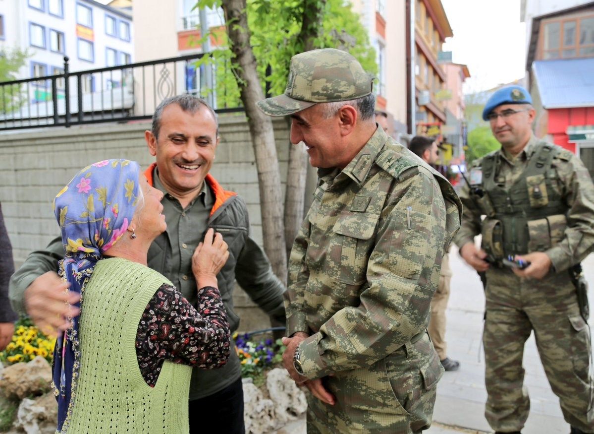 15 Temmuz'un Dikkat Çeken Komutanı Korgeneral Osman Erbaş da Bitlis'te Şehit Düştü 15 Temmuz'un Dikkat Çeken Komutanı Korgeneral Osman Erbaş da Bitlis'te Şehit Düştü