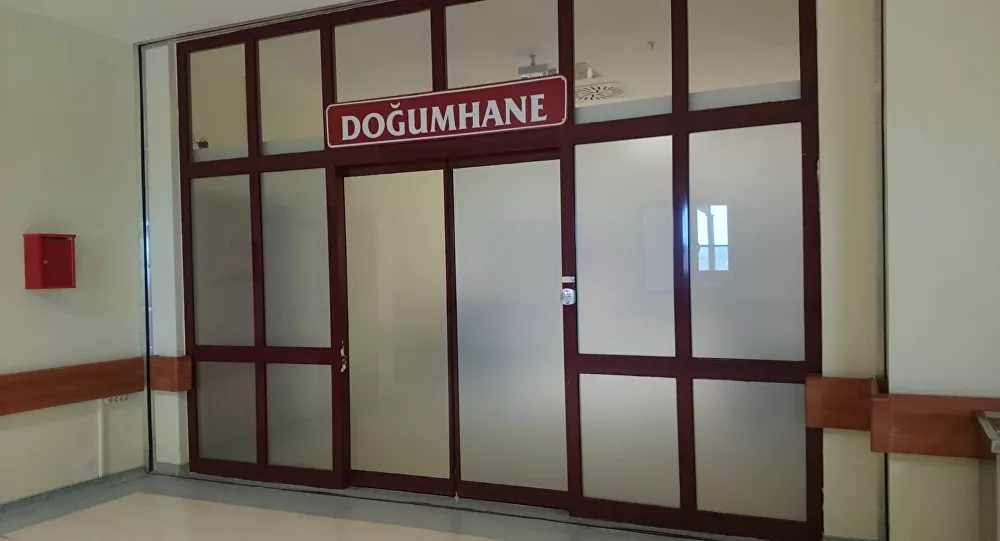 16 Yaşındaki Çocuk Karın Ağrısı Şikayetiyle Hastaneye Kaldırıldı: 'Hamile Olduğunu Öğrendi' 16 Yaşındaki Çocuk Karın Ağrısı Şikayetiyle Hastaneye Kaldırıldı: 'Hamile Olduğunu Öğrendi'