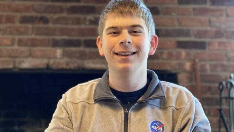17 yaşındaki lise öğrencisi, NASA'daki stajının üçüncü gününde gezegen keşfetti 17 yaşındaki lise öğrencisi, NASA'daki stajının üçüncü gününde gezegen keşfetti