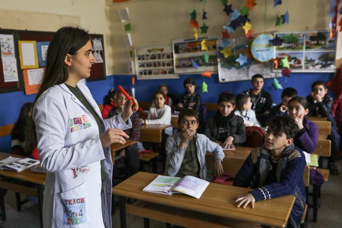 20 Bin Sözleşmeli Öğretmen Atamasında Takvim Belli Oldu 20 Bin Sözleşmeli Öğretmen Atamasında Takvim Belli Oldu