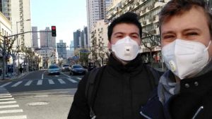 25 milyonluk Şangay'da sokaklar boş! Türk öğrenci anlattı: 'Alışveriş için gidilen dükkanlarda bile ateş ölçülüyor'