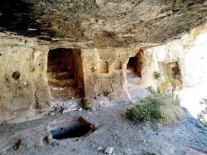 Adıyaman'da bin 800 yıllık tripleks mağaralara ilk kez girildi
