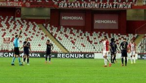 Antalyaspor son 3 maçta kızardı! Toplam 4 oyuncu...