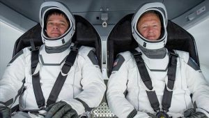 Astronotlar SpaceX'in insanlı test seferi için karantinaya girdi