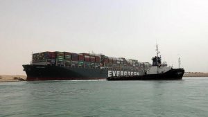 Bakan açıkladı... Süveyş Kanalı'ndaki gemiyi Türkiye kurtarabilir