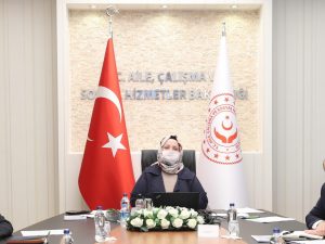Bakan Selçuk, TOBB ve TÜRMOB başkanlarıyla kısa çalışma ödeneğini görüştü