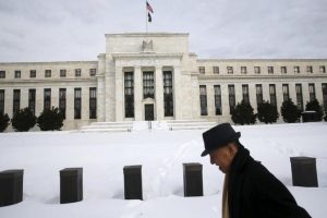 Bazı Fed politika yapıcıları ekonomiyi desteklemek için para politikasında daha fazla gevşeme bekliyor