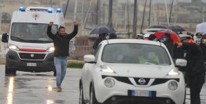 Bingazi'de alıkonulduktan 108 gün sonra serbest kalan İtalyan balıkçılar evlerine döndü