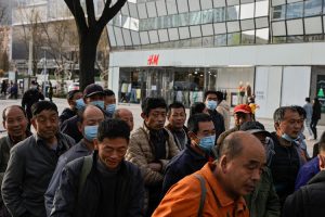 Dev şirketlerle Çin'in Uygur Türkleri kavgası büyüyor! Mağazalar tek tek kapanmaya başladı