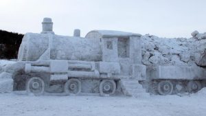 Doğu Ekspresi'nin kardan heykelini yapıp, Ardahan'a getirilmesini istediler