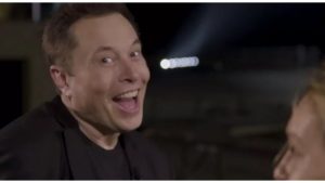 Elon Musk, Büyük Rakibi Jeff Bezos'la Twitter'da Dalga Geçti