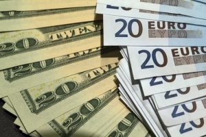 Euro, Dolar karşısındaki yükselişini 8. haftaya taşıdı