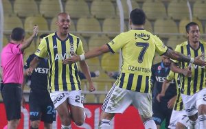 Fenerbahçeli futbolcular "kafayı" çalıştırdı