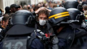 Fransa'da protestolarda gerginlik! Birçok kişi gözaltına alındı