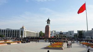 Kırgızistan'da ülkenin yönetim şeklini belirlemek için referandum yapılacak