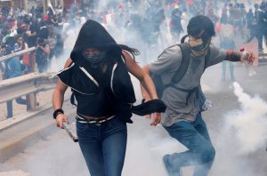 Latin Amerika'da sokakların ateşi yüksek