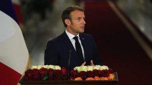 Macron dış müdahalelerin Irak'ı zayıflatabileceğini söyledi