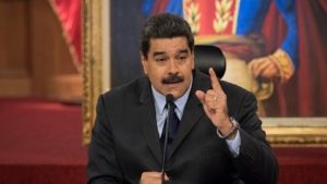 Maduro, Guaido ile ABD'liler arasında imzalandığı iddia ettiği belgeyi açıkladı