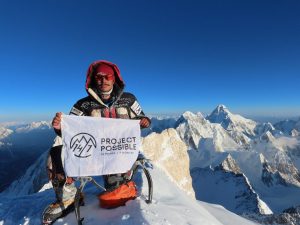 Nepalli dağcı dünyanın en yüksek zirvelerine tırmanma rekorunu kırdı