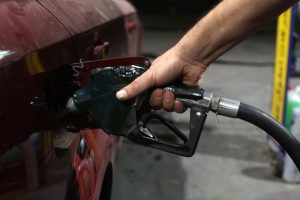 Petroldeki rekor düşüş ile akaryakıt fiyatlarında büyük oranda indirim bekleniyor