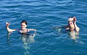 Rus ve Ukraynalı turistlerin aralıkta Demre'de deniz keyfi