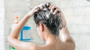 Saç bakımında yıkarken yapılan 8 hata