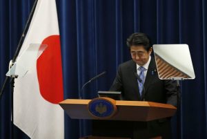 Sağlık durumu nedeniyle görevini bırakacağını söyleyen Japonya Başbakanı Abe vatandaşlarından özür diledi