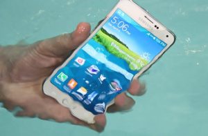 Samsung 'telefonlarım suya dayanıklı' dedi, hakkında dava açıldı!