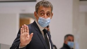 Sarkozy, cumhurbaşkanlığı dönemindeki 'kirli' ilişkilerin hesabını veriyor