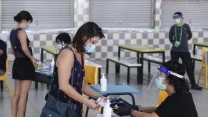 Singapur'da genel seçimler Covid-19 gölgesinde yapılıyor