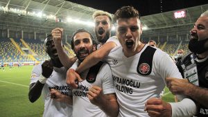 Son Dakika | Fatih Karagümrük, Süper Lig'e yükseldi! Adana Demirspor penaltılarda yıkıldı