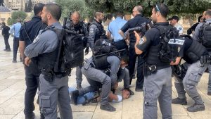 Son dakika haberler: Yahudi yerleşimciler İsrail polisi eşliğinde Mescid-i Aksa'ya baskın düzenledi