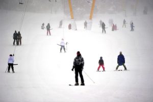 Sosyal mesafeye en uygun tatil: Uludağ'da kayak keyfi