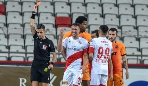 Süper Lig'de en çok kırmızı kart Antalyaspor'a çıktı