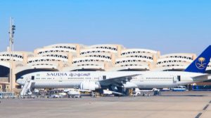 Suudi Arabistan, tüm uluslararası uçuşları yeniden başlatacak