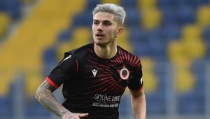 Trabzonspor ve Beşiktaş'ın istediği Berat Özdemir'in transferini açıkladı!